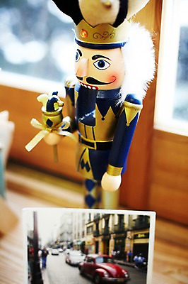 포토 JPG 인형 창문 실내 사람없음 장식 인테리어 장난감 창가 오브젝트 기념사진 국내포토 디자인 내부 파일형식