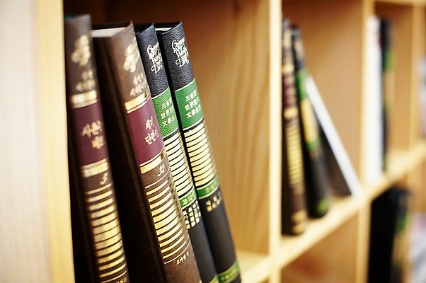 포토 JPG 책장 실내 사람없음 장식 책 인테리어 오브젝트 여러권 국내포토 디자인 가구 다수 내부 파일형식