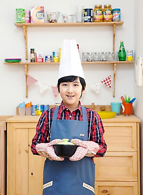 포토 JPG 학생 라이프스타일 접시 남자 어린이라이프 음료 초등학생 어린이 음식 포즈 모션 주방용품 잔 선반 실내 요리사모자 요리 한명 서기 미소 웃음 들기 사람 동양인 소년 상반신 10대 컵 과자 주방 앞치마 한국인 병 뚝배기 요리중 통조림 주방장갑 남자만 남자한명만 십대만 십대남자만 십대남자한명만 국내포토 모자 1 식기 가구 생활용품 장갑 청소년 디저트 표정 인종 내부 생활 요리사 파일형식 직업 잡화 오브젝트