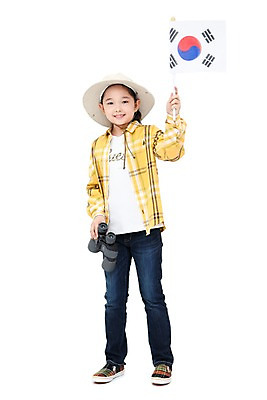 포토 JPG 전신 직업 모자 학생 라이프스타일 잡화 여자 어린이라이프 초등학생 어린이 포즈 모션 한국 실내 한명 서기 미소 웃음 들기 사람 동양인 소녀 10대 희망 망원경 꿈 한국인 탐험 도전 깃발 체험 국기 태극기 모험가 장래희망 여자만 여자한명만 소녀만 국내포토 1 감정 아시아 컨셉 청소년 표정 인종 내부 생활 어린이만 파일형식