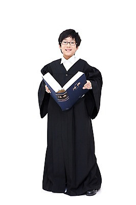 포토 JPG 전신 직업 학생 라이프스타일 남자 어린이라이프 안경 초등학생 어린이 포즈 실내 한명 서기 웃음 들기 사람 동양인 소년 10대 희망 꿈 한국인 가운 판사복 체험 법률가 판사 검사_법률가 법 장래희망 재판 법관 법의 변호사 법전 제헌절 남자만 남자한명만 십대만 십대남자만 십대남자한명만 국내포토 1 잡화 옷 감정 컨셉 모션 청소년 표정 인종 내부 생활 책 국경일 파일형식