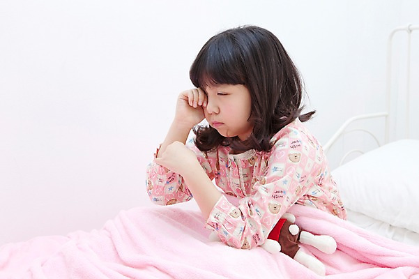 포토 JPG 학생 라이프스타일 여자 어린이라이프 초등학생 어린이 인형 포즈 베개 실내 한명 사람 앉기 동양인 손짓 소녀 상반신 10대 장난감 침실 이불 방 잠옷 한국인 침대 여자만 여자한명만 소녀만 눈비비기 국내포토 1 옷 가구 침구 모션 청소년 인종 내부 생활 어린이만 파일형식