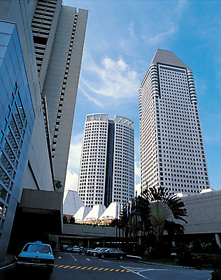 포토 JPG 주간 나무 식물 구름 건축물 현대건축 건축 산업 로우앵글 자동차 하늘 풍경 빌딩 사람없음 야외 건물 경제 도시풍경 맑음 고층빌딩 깃발 도시 주차 국내포토 자연요소 육상교통 뷰포인트 날씨 파일형식