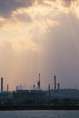 포토 JPG 주간 건축물 산업 바다 공장 공업 한국 굴뚝 풍경 사람없음 야외 건물 경제 도시 환경오염 오염 연기 제조 매연 제조업 공업도시 공업화 공장지대 산업화 제철소 국내포토 자연요소 건축 아시아 컨셉 파일형식