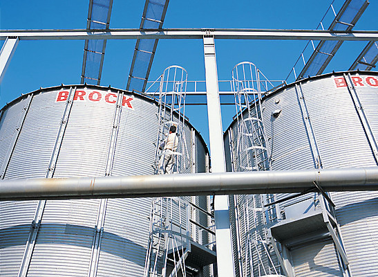 포토 JPG 주간 구름 건축물 건축 산업 로우앵글 공장 공업 하늘 노동자 한명 사람 야외 경제 계단 작업 작업실 컨테이너 공업지대 공업화 공장지대 산업화 국내포토 자연요소 직업 1 뷰포인트 산업단지 파일형식