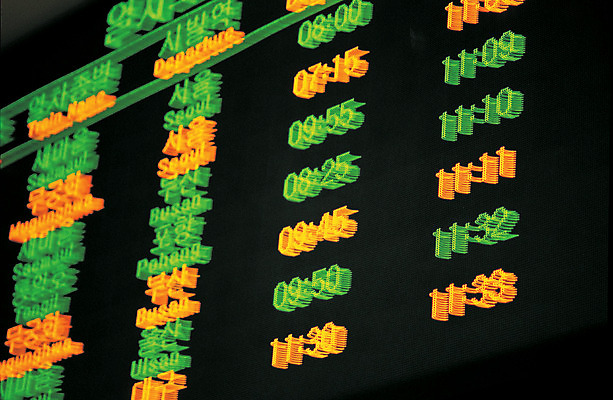 포토 JPG 문자 영어 로우앵글 여행 백그라운드 교통 대중교통 한글 사람없음 숫자 행선지 기차 시간 시간표 계획 소프트포커스 도착 흔들림 출발 전광판 기차역 형광 형광색 국내포토 육상교통 교통수단 뷰포인트 컬러 컨셉 모션 촬영기법 빛 역 파일형식