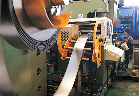 포토 JPG 산업 아시아 공장 공업 노동자 한국 실내 한명 사람 경제 기계 성장 작업 작업장 발전 제조 제조업 기계화 공업화 무인기계 무인화 산업화 자동화 국내포토 직업 1 나라 컨셉 내부 파일형식