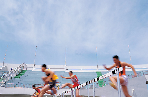 포토 JPG 주간 스포츠 포즈 올림픽 스포츠시설 하계올림픽 모션 운동선수 경기 여러명 야외 옆모습 달리기 운동 점프 경기장 운동장 허들 장애물 육상스포츠 흔들림 육상선수 장애물달리기 국내포토 자연요소 뷰포인트 다수 건강 사람 공간 시설 파일형식