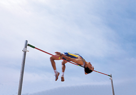 포토 JPG 주간 전신 스포츠 로우앵글 포즈 올림픽 스포츠시설 하계올림픽 모션 운동선수 한명 경기 야외 공중 달리기 운동 점프 경기장 운동장 육상스포츠 육상선수 높이뛰기 국내포토 자연요소 1 뷰포인트 건강 사람 공간 시설 파일형식