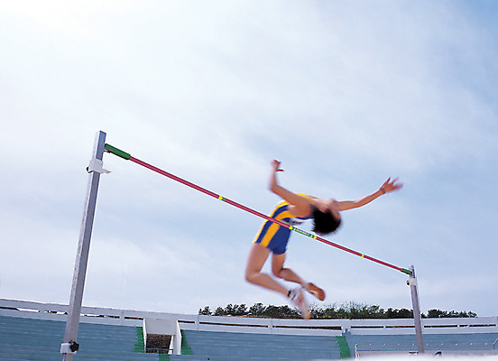 포토 JPG 주간 전신 스포츠 로우앵글 포즈 올림픽 스포츠시설 하계올림픽 모션 운동선수 한명 경기 야외 공중 달리기 운동 점프 경기장 운동장 육상스포츠 육상선수 높이뛰기 국내포토 자연요소 1 뷰포인트 건강 사람 공간 시설 파일형식