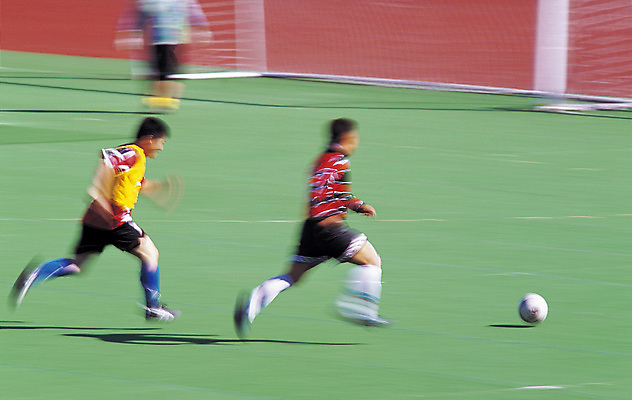 포토 JPG 주간 스포츠 포즈 올림픽 유니폼 축구공 공 하계올림픽 모션 축구선수 운동선수 경기 잔디 야외 세명 달리기 운동 미식축구 축구 경기장 운동장 축구장 골대 흔들림 축구골대 드리블 축구경기 골키퍼 국내포토 자연요소 식물 옷 축구용품 스포츠시설 건강 사람 구기 공간 파일형식