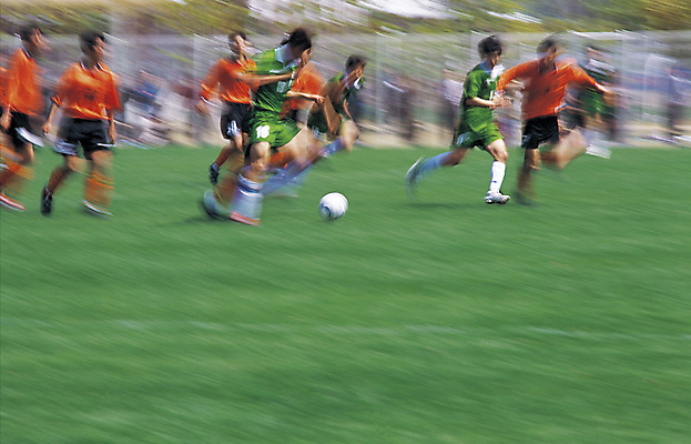 포토 JPG 주간 스포츠 포즈 올림픽 유니폼 축구공 공 하계올림픽 모션 축구선수 운동선수 경기 잔디 여러명 야외 달리기 운동 미식축구 축구 경기장 운동장 축구장 흔들림 드리블 축구경기 국내포토 자연요소 식물 옷 다수 축구용품 스포츠시설 건강 사람 구기 공간 파일형식