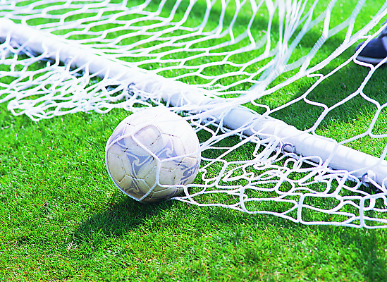 포토 JPG 주간 스포츠 올림픽 축구공 공 스포츠시설 하계올림픽 경기 잔디 사람없음 야외 운동 축구 경기장 운동장 망 그물 축구장 골대 축구골대 골인 골 골망 국내포토 자연요소 식물 축구용품 건강 구기 공간 시설 파일형식