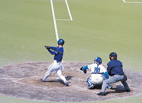 포토 JPG 주간 스포츠 스포츠시설 운동선수 경기 야외 뒷모습 세명 운동 경기장 운동장 야구 타자 야구선수 심판 스윙 판결 야구장 포수 국내포토 자연요소 뷰포인트 포즈 건강 사람 구기 공간 시설 파일형식