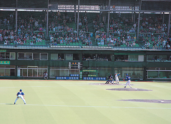 포토 JPG 주간 스포츠 스포츠시설 운동선수 경기 여러명 야외 운동 경기장 운동장 야구 타자 야구선수 군중 투수 관람 야구장 포수 객석 국내포토 자연요소 다수 건강 사람 구기 공간 시설 파일형식