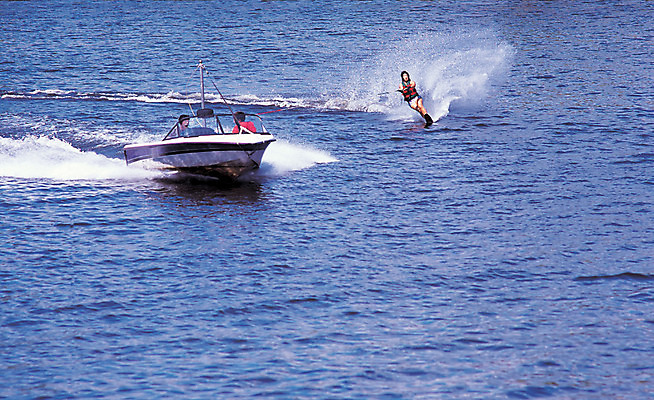 포토 JPG 주간 교통수단 스포츠 수상교통 레저 야외 세명 물 레포츠 강 운동 수상스포츠 한척 보트 급류 승차 수상스키 웨이크보드 선박 국내포토 자연요소 1 교통 배_교통 모션 건강 사람 파일형식