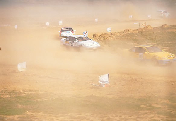 포토 JPG 주간 모래 육상교통 교통수단 스포츠 자동차 바람 경기 야외 경쟁 드라이브 운전 깃발 레이싱 자동차경주 운전사 익스트림스포츠 먼지 세대 레이서 카레이서 국내포토 자연요소 직업 교통 컨셉 모션 날씨 시합 파일형식