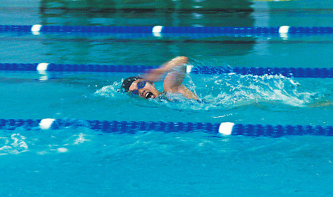 포토 JPG 스포츠 컬러 올림픽 스포츠시설 하계올림픽 레저 운동선수 수영장 실내 한명 사람 경기 상반신 옆모습 물 파란색 운동 풀장 수영 물안경 수영선수 수영모 레저시설 레인 자유형 국내포토 자연요소 1 뷰포인트 건강 내부 수상스포츠 시설 수영용품 파일형식