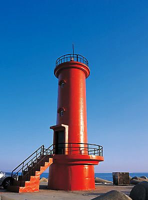 포토 JPG 주간 시설물 현대건축 건축 로우앵글 컬러 교통시설 한국 등대 풍경 사람없음 야외 빨간색 파란색 계단 항구 경상북도 경상도 방파제 국내포토 자연요소 건축물 공공시설 아시아 뷰포인트 교통 시설 파일형식