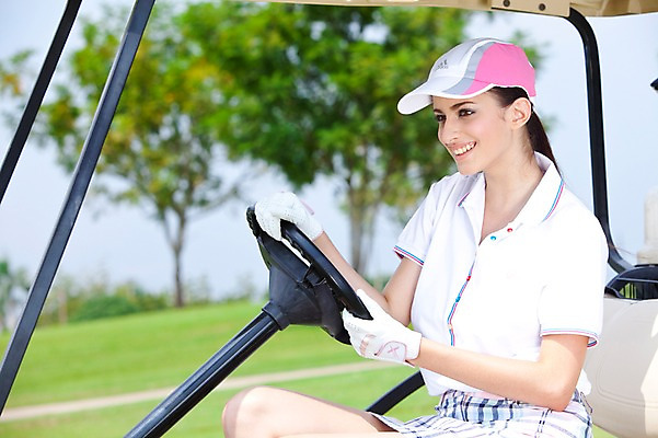 포토 JPG 주간 서양인 외국인 나무 식물 구름 해외기획촬영 모자 해외 라이프스타일 잡화 여자 2011년태국 스포츠 포즈 장갑 골프 모션 골프장 필드 하늘 레저 건강 한명 미소 웃음 사람 앉기 잔디 상반신 20대 성인 취미 야외 라이프 초록색 레포츠 운동 구기 건강관리 카트 운전 핸들 골프웨어 골프장갑 골프카트 여자만 여자한명만 성인여자만 청년만 청년여자만 성인한명만 청년여자한명만 성인여자한명만 성인만 국내포토 자연요소 1 옷 컬러 스포츠시설 골프용품 표정 관리 인종 청년 생활 파일형식