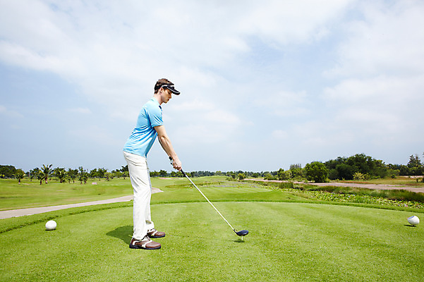 포토 JPG 주간 전신 서양인 외국인 나무 식물 구름 해외기획촬영 모자 해외 라이프스타일 잡화 2011년태국 남자 스포츠 포즈 장갑 골프 공 모션 골프장 필드 하늘 레저 골프공 골프클럽 건강 그림자 한명 서기 들기 사람 잔디 20대 성인 취미 야외 라이프 옆모습 초록색 레포츠 운동 구기 건강관리 골프채 스윙 골프웨어 샷 골프장갑 남자만 남자한명만 성인남자만 청년만 청년남자만 청년남자한명만 성인한명만 성인남자한명만 성인만 국내포토 자연요소 1 옷 뷰포인트 컬러 스포츠시설 자세 골프용품 관리 인종 청년 생활 파일형식