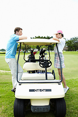 포토 JPG 주간 전신 서양인 외국인 나무 식물 해외기획촬영 모자 해외 라이프스타일 커플 잡화 여자 2011년태국 남자 스포츠 포즈 골프 모션 골프장 필드 레저 골프클럽 건강 서기 미소 웃음 사람 잔디 20대 성인 취미 야외 두명 라이프 옆모습 초록색 레포츠 운동 구기 마주보기 건강관리 귀여움 기댐 다정 카트 골프채 핸들 골프가방 골프웨어 골프카트 청년만 성인만 국내포토 자연요소 옷 뷰포인트 컬러 컨셉 가방 스포츠시설 관계 골프용품 표정 관리 인종 청년 생활 파일형식