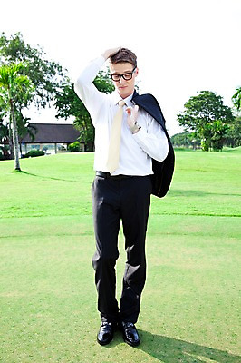 포토 JPG 주간 전신 서양인 외국인 나무 식물 해외기획촬영 해외 라이프스타일 2011년태국 남자 스포츠 포즈 골프 비즈니스 모션 골프장 필드 표정 그림자 한명 서기 들기 사람 정장 잔디 20대 성인 야외 라이프 초록색 레포츠 구기 비즈니스맨 좌절 남자만 남자한명만 성인남자만 청년만 청년남자만 청년남자한명만 성인한명만 성인남자한명만 성인만 국내포토 자연요소 1 옷 감정 컬러 컨셉 스포츠시설 레저 인종 청년 생활 직장인 파일형식