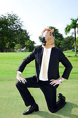포토 JPG 주간 전신 서양인 외국인 나무 식물 해외기획촬영 해외 라이프스타일 2011년태국 남자 스포츠 허리손 포즈 골프 비즈니스 모션 골프장 필드 그림자 가면 한명 서기 사람 정장 잔디 20대 성인 야외 라이프 초록색 레포츠 구기 비즈니스맨 무릎꿇기 동물가면 말가면 남자만 남자한명만 성인남자만 청년만 청년남자만 청년남자한명만 성인한명만 성인남자한명만 성인만 국내포토 자연요소 1 옷 컬러 스포츠시설 레저 인종 청년 생활 직장인 파일형식