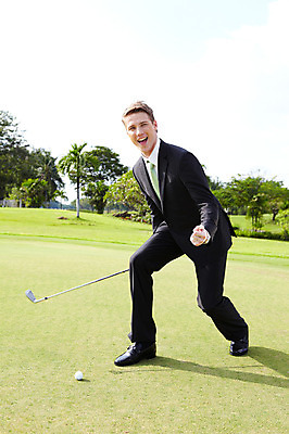 포토 JPG 주간 전신 서양인 외국인 나무 식물 해외기획촬영 해외 라이프스타일 2011년태국 남자 스포츠 포즈 골프 비즈니스 공 골프장 필드 성공 골프공 골프클럽 표정 그림자 한명 서기 웃음 들기 사람 정장 손짓 잔디 20대 성인 야외 라이프 초록색 레포츠 구기 기쁨 골프채 비즈니스맨 남자만 남자한명만 성인남자만 청년만 청년남자만 청년남자한명만 성인한명만 성인남자한명만 성인만 국내포토 자연요소 1 옷 감정 컬러 컨셉 스포츠시설 모션 레저 골프용품 인종 청년 생활 직장인 파일형식