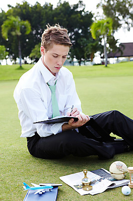 포토 JPG 주간 서양인 외국인 나무 식물 해외기획촬영 해외 라이프스타일 2011년태국 남자 스포츠 포즈 골프 비즈니스 공 골프장 필드 문구용품 골프공 비행기 한명 들기 사람 앉기 정장 잔디 상반신 20대 성인 야외 라이프 책 초록색 레포츠 글로벌 장난감 펜 지구본 구기 다이어리 글로벌비즈니스 메모지 비즈니스맨 신문 나침반 모래시계 한권 남자만 남자한명만 성인남자만 청년만 청년남자만 청년남자한명만 성인한명만 성인남자한명만 성인만 국내포토 자연요소 1 옷 모래 시계 컬러 스포츠시설 항공교통 모션 레저 골프용품 대중교통 인종 청년 생활 간행물 필기구 사무용품 직장인 뉴스 오브젝트 파일형식