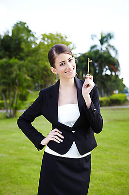 포토 JPG 주간 서양인 외국인 나무 식물 해외기획촬영 해외 라이프스타일 여자 2011년태국 스포츠 허리손 포즈 골프 비즈니스 모션 골프장 필드 열쇠 한명 서기 미소 웃음 들기 사람 정장 잔디 상반신 20대 성인 야외 라이프 초록색 레포츠 구기 비즈니스우먼 여자만 여자한명만 성인여자만 청년만 청년여자만 성인한명만 청년여자한명만 성인여자한명만 성인만 국내포토 자연요소 1 옷 컬러 스포츠시설 레저 표정 인종 청년 생활 직장인 파일형식