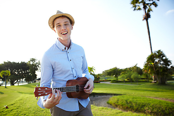 포토 JPG 주간 서양인 외국인 나무 식물 해외기획촬영 모자 해외 라이프스타일 잡화 2011년태국 남자 행복 여유 악기 포즈 연주 장난 현악기 휴식 한명 서기 웃음 들기 사람 잔디 상반신 20대 성인 야외 라이프 소풍 기타 우쿨렐레 외출 남자만 남자한명만 성인남자만 청년만 청년남자만 청년남자한명만 성인한명만 성인남자한명만 성인만 국내포토 자연요소 1 감정 음악 컨셉 모션 표정 인종 청년 생활 야외활동 파일형식