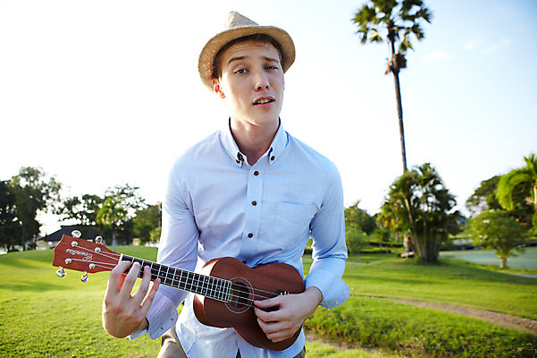 포토 JPG 주간 서양인 외국인 나무 식물 해외기획촬영 모자 해외 라이프스타일 잡화 2011년태국 남자 행복 여유 악기 포즈 연주 장난 모션 현악기 휴식 한명 서기 들기 사람 잔디 상반신 20대 성인 야외 라이프 소풍 우쿨렐레 즐거움 외출 남자만 남자한명만 성인남자만 청년만 청년남자만 청년남자한명만 성인한명만 성인남자한명만 성인만 국내포토 자연요소 1 감정 음악 컨셉 인종 청년 생활 야외활동 파일형식