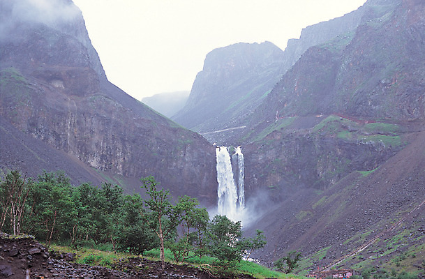 포토 JPG 주간 로우앵글 컬러 자연 하늘 산 풍경 사람없음 야외 물 관광지 맑음 폭포 흐름 돌_바위 바위 떨어짐 정상 백두산 비룡폭포 장백폭포 국내포토 자연요소 뷰포인트 여행 컨셉 날씨 생태계 속초 파일형식