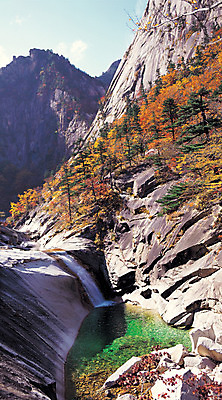 포토 JPG 주간 나무 식물 구름 계절 컬러 단풍 자연 하늘 단풍나무 산 한국 파노라마 풍경 사람없음 야외 물 관광지 하이앵글 계곡 흐름 가을 돌_바위 바위 돌산 산기슭 금강산 국내포토 자연요소 아시아 뷰포인트 여행 컨셉 잎 촬영기법 생태계 파일형식