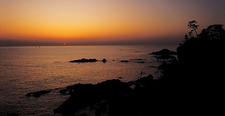 포토 JPG 주간 바다 섬 한국 풍경 사람없음 야외 관광지 일출 일몰 문화재 역사 신라 강원도 낙산사 양양군 통일신라 국내포토 자연요소 아시아 여행 노을 사찰 한국사 양양 파일형식 신라_역사