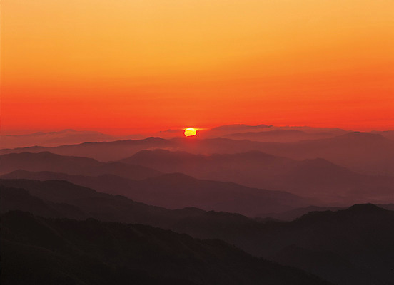 포토 JPG 주간 컬러 자연 하늘 산 한국 풍경 사람없음 야외 하이앵글 일출 노을 주황색 일몰 정상 경상북도 경상도 영천 국내포토 자연요소 아시아 뷰포인트 생태계 파일형식