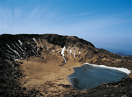 포토 JPG 주간 계절 호수 컬러 겨울 자연 하늘 산 한국 국립공원 풍경 사람없음 야외 물 관광지 하이앵글 제주도 한라산 백록담 국내포토 자연요소 공원 아시아 뷰포인트 여행 생태계 파일형식