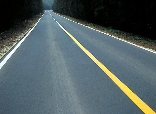 포토 JPG 주간 도로 길 교통시설 거리 거리풍경 사람없음 야외 원근감 차도 아스팔트 중앙선 차선_도로 국내포토 자연요소 뷰포인트 교통 풍경 시설 파일형식