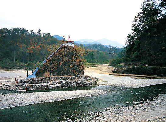 포토 JPG 주간 해외풍경 해외 건축물 건축 아시아 종교 종교건축 자연 종교시설 풍경 사람없음 야외 사찰 사원 개울 인도 힌두교 국내포토 자연요소 나라 비즈니스 강 시설 생태계 파일형식