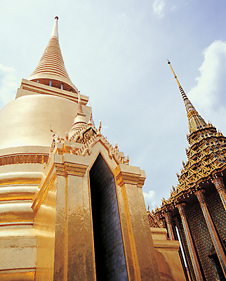 포토 JPG 주간 해외풍경 해외 건축물 건축 종교 로우앵글 컬러 불교 건축양식 종교건축 태국 종교시설 사람없음 야외 건물 동양건축 금색 사찰 사원 황금 방콕 국내포토 자연요소 아시아 뷰포인트 비즈니스 풍경 시설 파일형식 동양