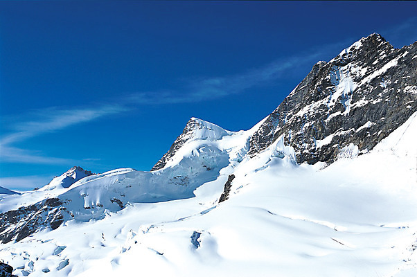 포토 JPG 주간 구름 해외풍경 해외 계절 유럽 로우앵글 겨울 유럽풍경 자연현상 자연 하늘 산 풍경 사람없음 야외 맑음 눈 스위스 상쾌 알프스 만년설 알프스산 융프라우 국내포토 자연요소 감정 나라 뷰포인트 날씨 생태계 파일형식
