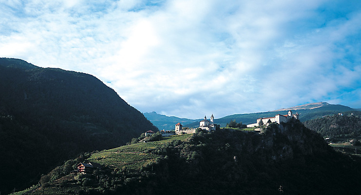 포토 JPG 주간 해외풍경 해외 유럽 유럽풍경 자연 산 파노라마 풍경 사람없음 야외 마을 이탈리아 성 상쾌 고산지대 고성 고성_옛성 국내포토 자연요소 건축물 감정 나라 고건축 촬영기법 생태계 파일형식