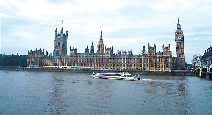 포토 JPG 주간 해외풍경 해외 건축물 건축 유럽 수상교통 유럽풍경 건축양식 해외건축 서양건축 유럽건축 영국 항해 파노라마 풍경 사람없음 야외 건물 관광지 강 도시풍경 탑 도시 유람선 시계탑 상쾌 런던 국회의사당 운항 빅벤 템스강 선박 국내포토 자연요소 감정 나라 교통수단 여행 배_교통 잉글랜드 촬영기법 파일형식