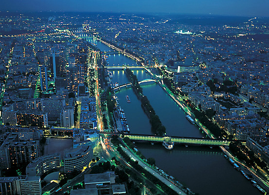 포토 JPG 해외풍경 해외 건축물 현대건축 유럽 야경 유럽풍경 조명 빌딩 사람없음 야외 건물 빛 강 하이앵글 도시풍경 고층빌딩 어둠 프랑스 도시 도심 저녁 상쾌 수도 파리_프랑스 가교 수도_도성 국내포토 건축 감정 나라 뷰포인트 풍경 야간 파일형식 풍경_경치