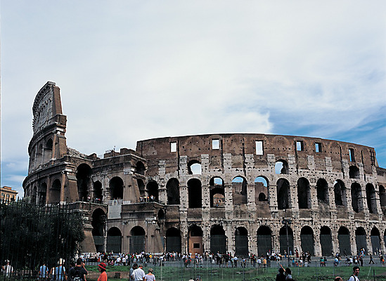 포토 JPG 주간 구름 해외풍경 해외 건축물 건축 유럽 여행 고건축 유적 유럽풍경 해외건축 서양건축 유적지 하늘 사람 풍경 여러명 야외 건물 관광지 울타리 여행객 경기장 이탈리아 손상 돌_바위 빈티지 로마 아치 고대도시 옛터 콜로세움 철조망 원형경기장 국내포토 자연요소 전통 나라 다수 컨셉 스포츠시설 고대문명 담장 파일형식