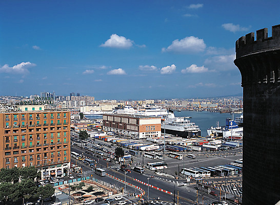 포토 JPG 주간 구름 해외풍경 해외 건축물 유럽 도로 육상교통 바다 교통 수상교통 유럽풍경 자동차 하늘 거리 거리풍경 사람 풍경 빌딩 여러명 야외 건물 하이앵글 도시풍경 항구 이탈리아 도시 횡단보도 정박 해안도시 나폴리 선박 국내포토 자연요소 건축 나라 길 교통수단 뷰포인트 다수 배_교통 교통시설 보행로 파일형식