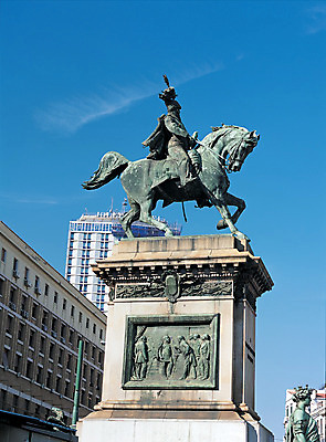 포토 JPG 주간 해외풍경 해외 건축물 유럽 예술 조각 유럽풍경 하늘 풍경 사람없음 야외 건물 도시풍경 조형물 동상 조각상 맑음 이탈리아 도시 기념비 작품 나폴리 조각_조소 국내포토 자연요소 건축 나라 날씨 미술 기념물 조소 파일형식