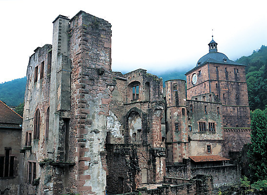 포토 JPG 주간 해외풍경 해외 건축물 건축 유럽 유럽풍경 해외건축 서양건축 산 독일 풍경 사람없음 야외 건물 관광지 손상 빈티지 성 숲 폐허 고성 하이델베르크 하이델베르크성 고성_옛성 국내포토 자연요소 나라 여행 컨셉 고건축 파일형식