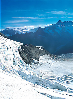포토 JPG 주간 구름 해외풍경 해외 계절 유럽 겨울 유럽풍경 자연 하늘 산 풍경 사람없음 야외 맑음 눈 정상 스위스 산등성이 알프스 만년설 겨울산 알프스산 국내포토 자연요소 나라 날씨 생태계 파일형식